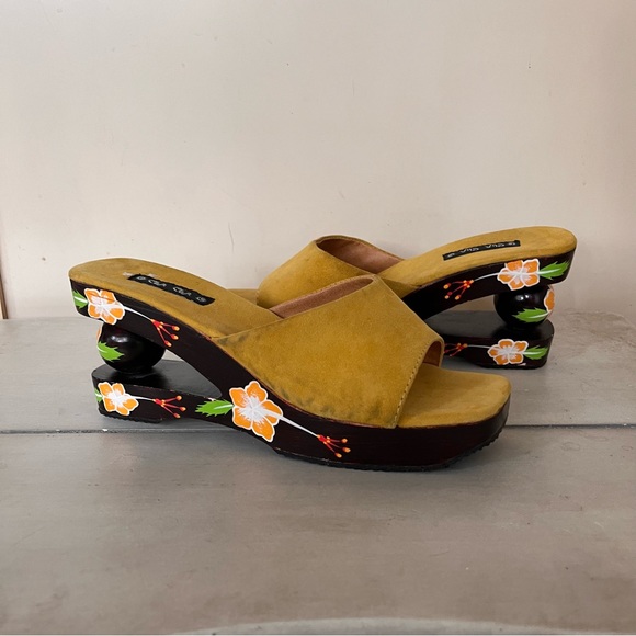 Vintage Wooden Tropical High Heels - Picture 3 of 5